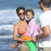 Halle Berry spends her 45th birthday on Malibu Beach photos | Picture 59772